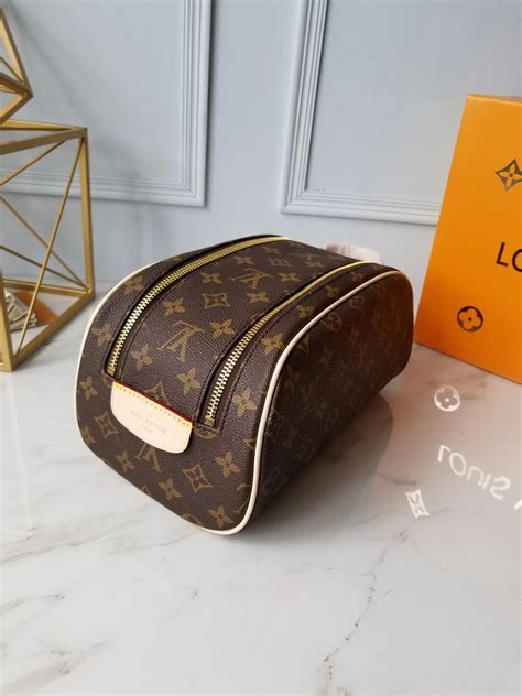 louis vuitton mens wash bag fake